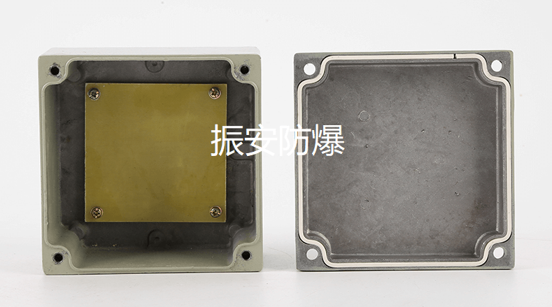 在不同天氣情況下如何防止防爆電器內(nèi)部金屬壁的結(jié)露問(wèn)題？