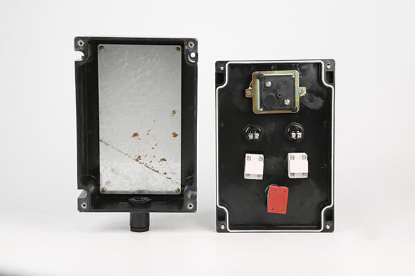 防爆穿線(xiàn)盒、防爆接線(xiàn)盒以及防爆接線(xiàn)箱三者之間的區(qū)別